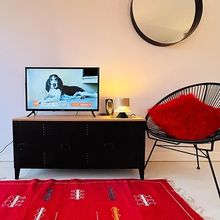 Red Master Apartment *