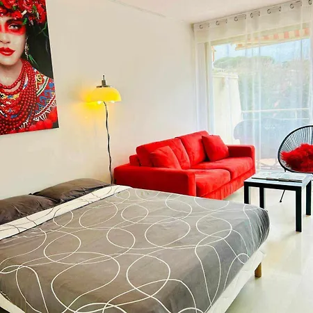 Apartment Red Master *